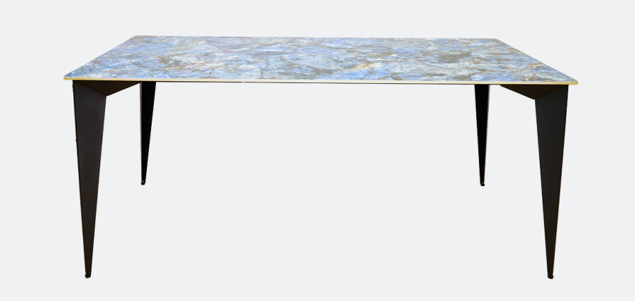 Стол Лучано в Великом Новгороде - картинка